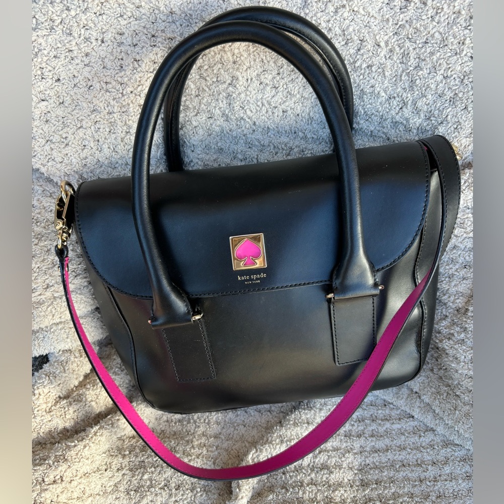 Kate spade cross body. Good used condition.